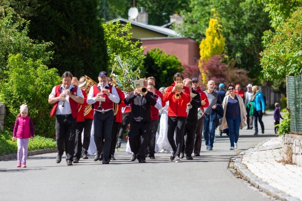 Po dvouleté přestávce jsme u kulturního domu veřejně pokáceli májku