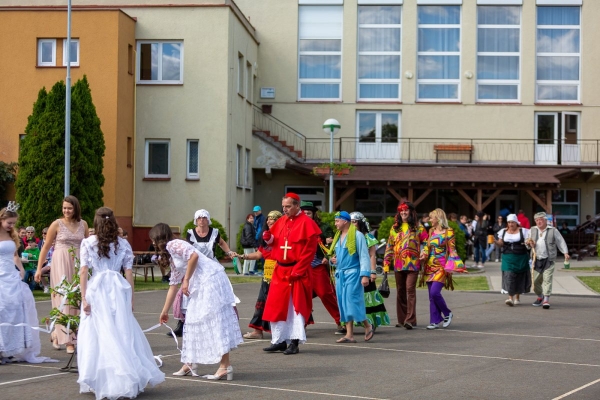 Po dvouleté přestávce jsme u kulturního domu veřejně pokáceli májku