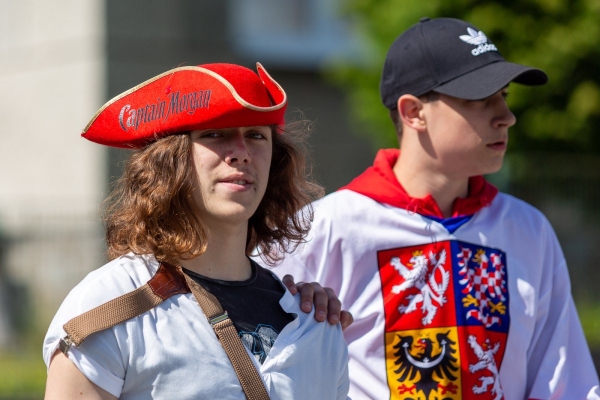 Po dvouleté přestávce jsme u kulturního domu veřejně pokáceli májku