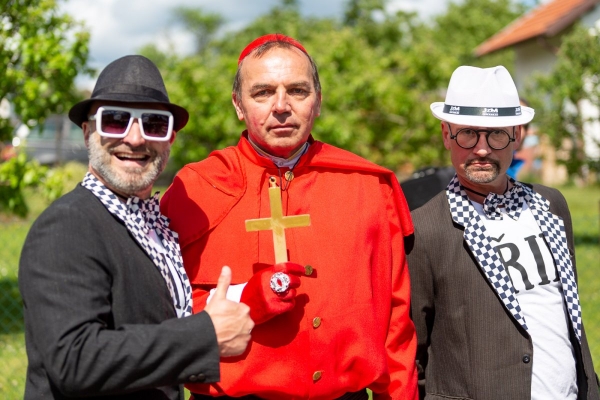 Po dvouleté přestávce jsme u kulturního domu veřejně pokáceli májku