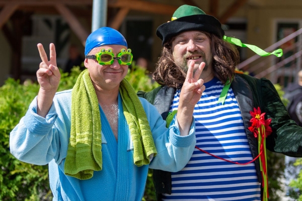 Po dvouleté přestávce jsme u kulturního domu veřejně pokáceli májku