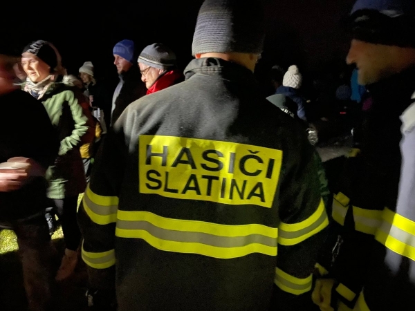 Nový rok přivítali občané ohňostrojem na fotbalovém hřišti