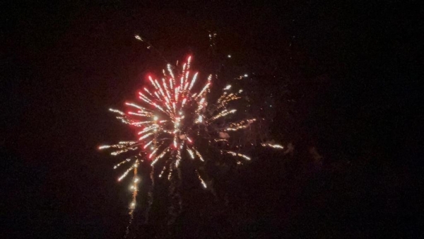 Nový rok přivítali občané ohňostrojem na fotbalovém hřišti