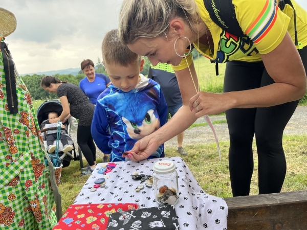Více než stovka dětí prošla pohádkovým lesem, čekalo na ně osm stanovišť