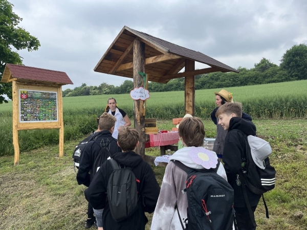 Více než stovka dětí prošla pohádkovým lesem, čekalo na ně osm stanovišť