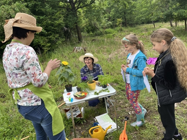 Více než stovka dětí prošla pohádkovým lesem, čekalo na ně osm stanovišť