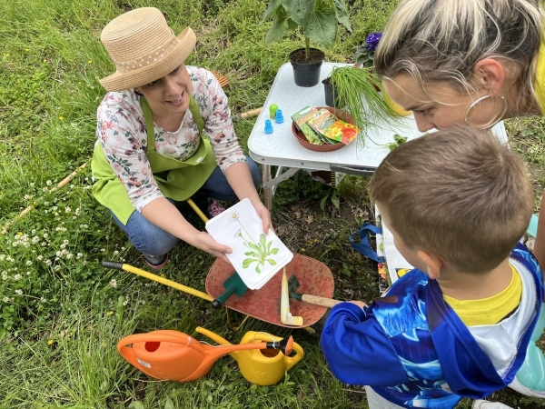 Více než stovka dětí prošla pohádkovým lesem, čekalo na ně osm stanovišť