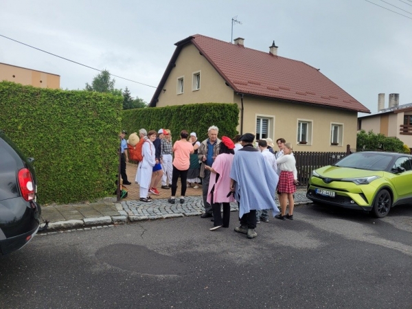 Více než stovka dětí prošla pohádkovým lesem, čekalo na ně osm stanovišť