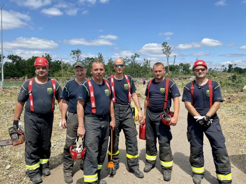 Místní hasičská jednotka pomáhala na jižní Moravě po ničivém řádění tornáda