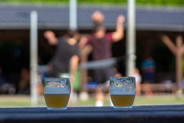 Do obce se vrací kultura a sport, hvězdně obsazený nohejbalový turnaj rozhodl o změně majitele poháru