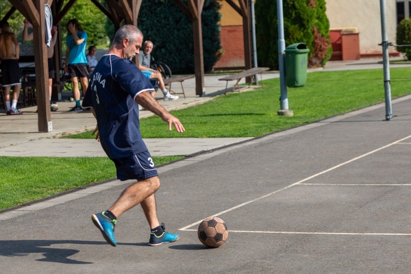 Do obce se vrací kultura a sport, hvězdně obsazený nohejbalový turnaj rozhodl o změně majitele poháru