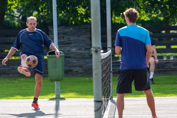 Do obce se vrací kultura a sport, hvězdně obsazený nohejbalový turnaj rozhodl o změně majitele poháru