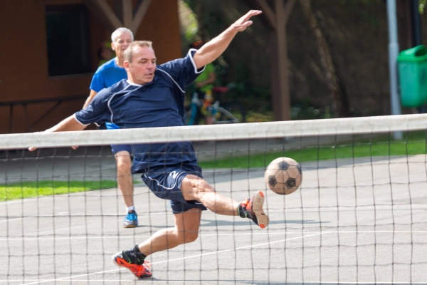 Do obce se vrací kultura a sport, hvězdně obsazený nohejbalový turnaj rozhodl o změně majitele poháru