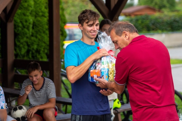 Do obce se vrací kultura a sport, hvězdně obsazený nohejbalový turnaj rozhodl o změně majitele poháru