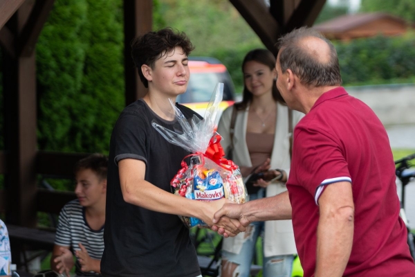 Do obce se vrací kultura a sport, hvězdně obsazený nohejbalový turnaj rozhodl o změně majitele poháru