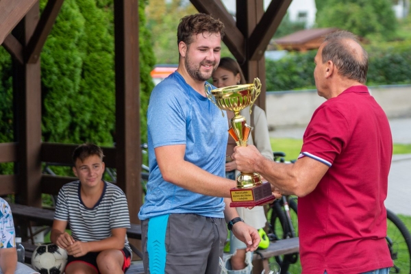 Do obce se vrací kultura a sport, hvězdně obsazený nohejbalový turnaj rozhodl o změně majitele poháru