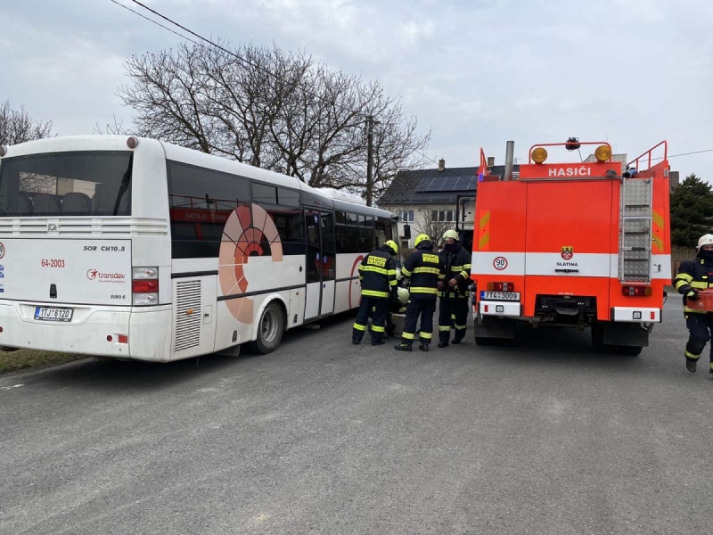 Slatinští hasiči pomáhali ve Výškovicích likvidovat únik nafty