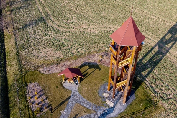 Na Rozhledně Slatina přibyly velkoformátové panoramatické fotografie, pomohou s orientací