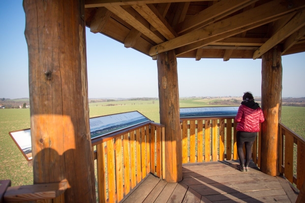 Na Rozhledně Slatina přibyly velkoformátové panoramatické fotografie, pomohou s orientací