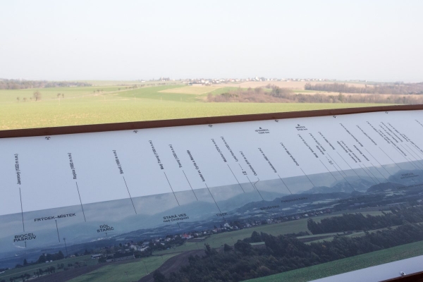 Na Rozhledně Slatina přibyly velkoformátové panoramatické fotografie, pomohou s orientací