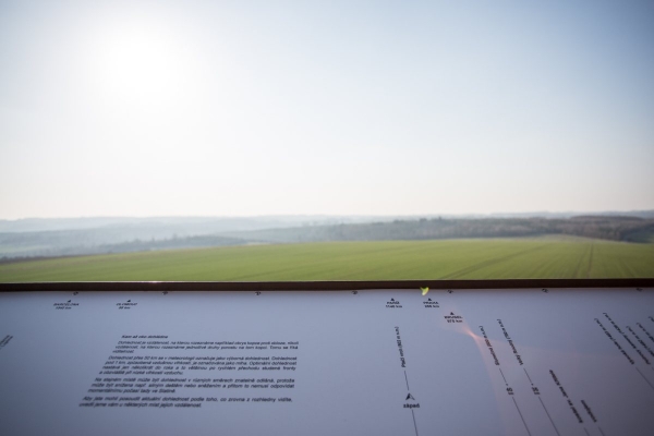 Na Rozhledně Slatina přibyly velkoformátové panoramatické fotografie, pomohou s orientací