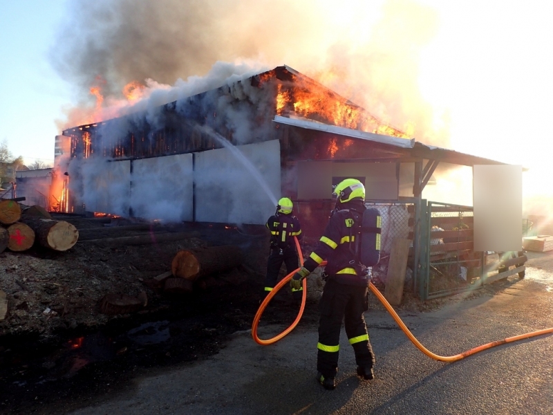 Požár pily v Bílovci způsobil škodu téměř za milion korun
