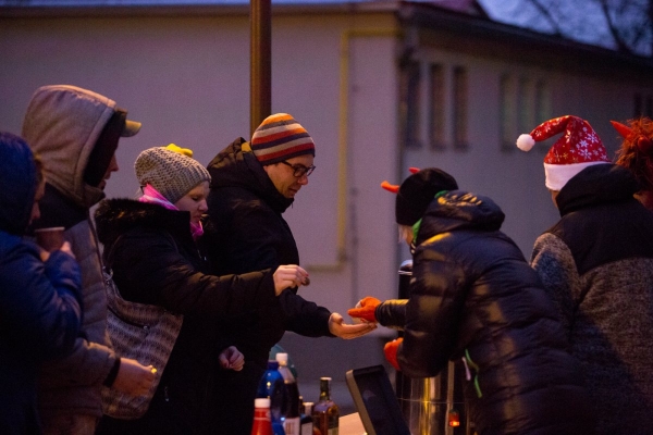 Mikulášská nadílka byla letos spojena s rozsvícením vánočního stromu