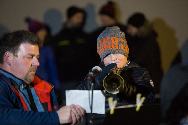 Mikulášská nadílka byla letos spojena s rozsvícením vánočního stromu