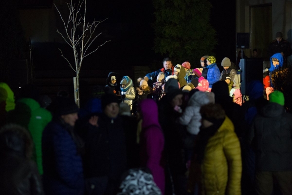 Mikulášská nadílka byla letos spojena s rozsvícením vánočního stromu