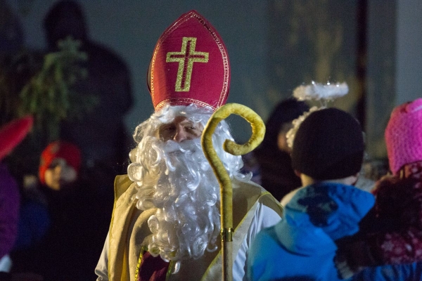 Mikulášská nadílka byla letos spojena s rozsvícením vánočního stromu