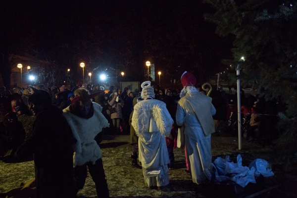 Mikulášská nadílka byla letos spojena s rozsvícením vánočního stromu