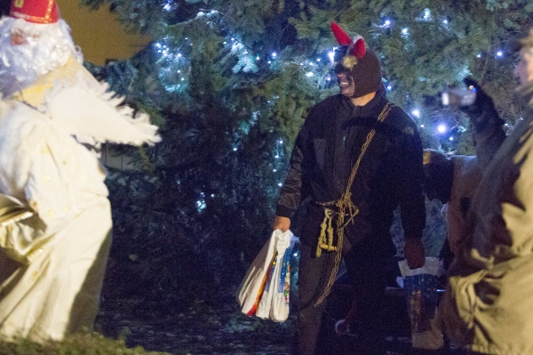 Mikulášská nadílka byla letos spojena s rozsvícením vánočního stromu