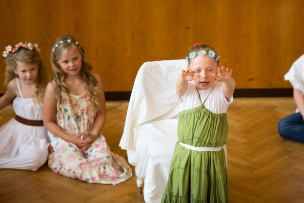 Ke Dni matek v kulturním domě zazpívaly, zahrály i zatančily děti ze slatinské mateřské i základní školy