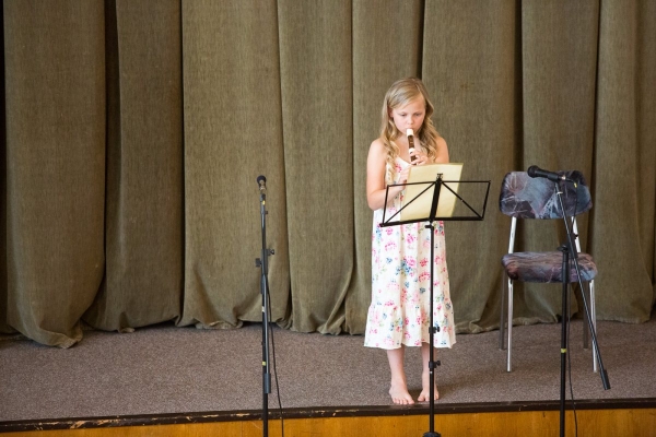 Ke Dni matek v kulturním domě zazpívaly, zahrály i zatančily děti ze slatinské mateřské i základní školy