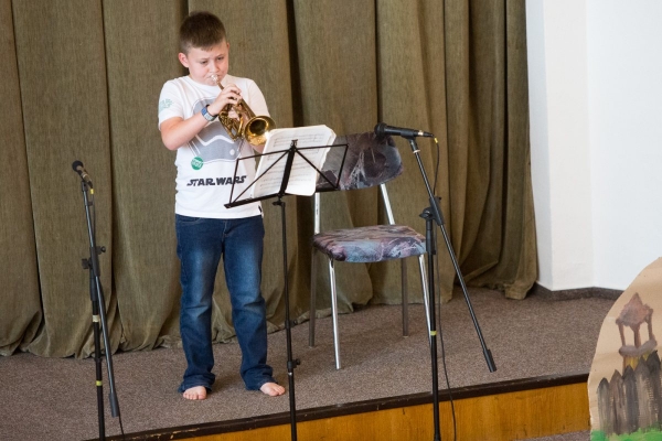 Ke Dni matek v kulturním domě zazpívaly, zahrály i zatančily děti ze slatinské mateřské i základní školy