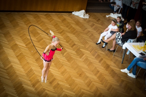 Ke Dni matek v kulturním domě zazpívaly, zahrály i zatančily děti ze slatinské mateřské i základní školy