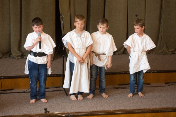 Ke Dni matek v kulturním domě zazpívaly, zahrály i zatančily děti ze slatinské mateřské i základní školy