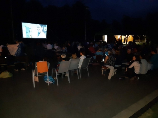 Páteční letní kino zaplnilo prostranství u kulturního domu