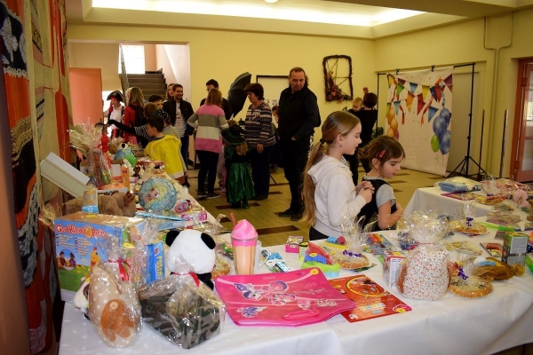 Dětský maškarní ples zaplnil v sobotu odpoledne sál slatinského kulturního domu