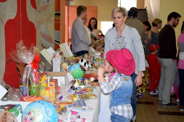 Dětský maškarní ples zaplnil v sobotu odpoledne sál slatinského kulturního domu