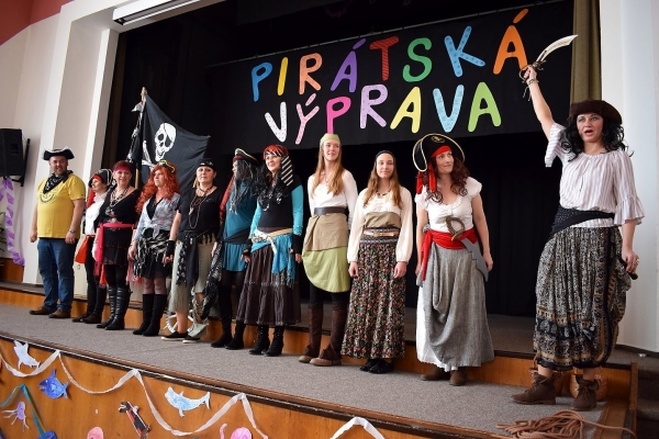 Dětský maškarní ples zaplnil v sobotu odpoledne sál slatinského kulturního domu