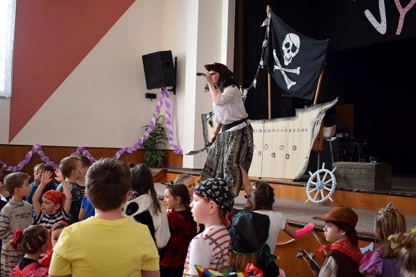 Dětský maškarní ples zaplnil v sobotu odpoledne sál slatinského kulturního domu