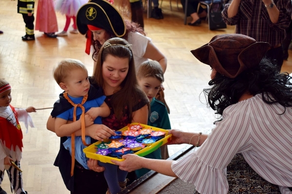 Dětský maškarní ples zaplnil v sobotu odpoledne sál slatinského kulturního domu