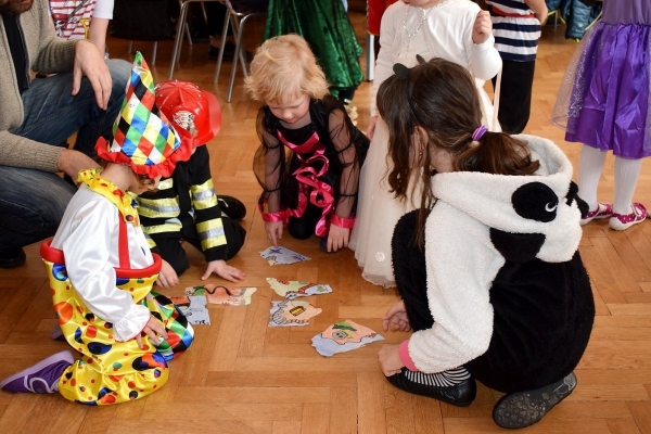 Dětský maškarní ples zaplnil v sobotu odpoledne sál slatinského kulturního domu