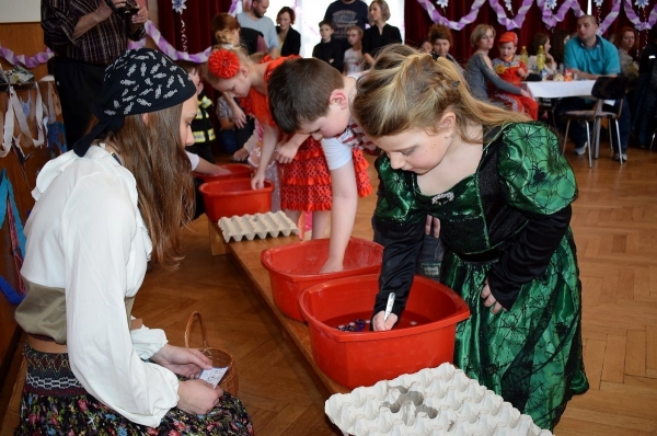 Dětský maškarní ples zaplnil v sobotu odpoledne sál slatinského kulturního domu