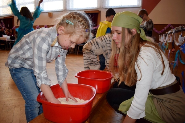 Dětský maškarní ples zaplnil v sobotu odpoledne sál slatinského kulturního domu