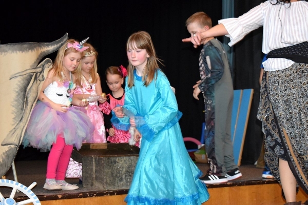 Dětský maškarní ples zaplnil v sobotu odpoledne sál slatinského kulturního domu