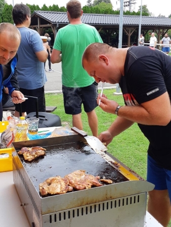 Šest družstev zápolilo v tradičním nohejbale trojic