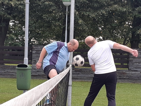 Šest družstev zápolilo v tradičním nohejbale trojic