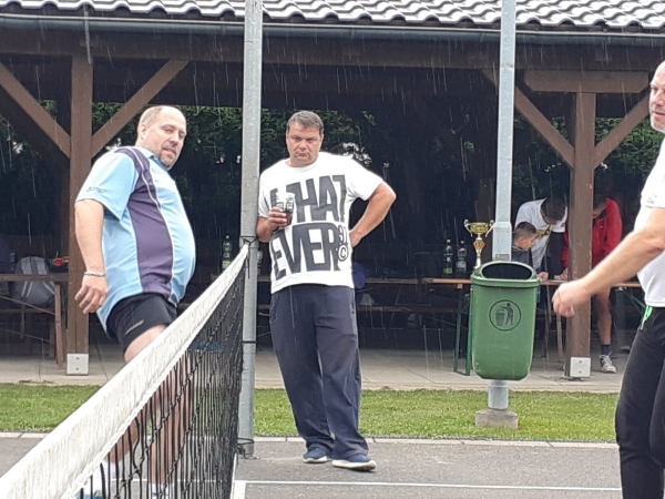 Šest družstev zápolilo v tradičním nohejbale trojic